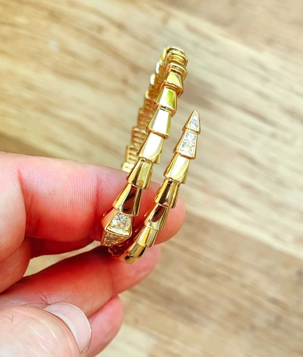 Bvlgari Serpenti гривна, Гъвкава гривна „Змийски роб“ с цирконии