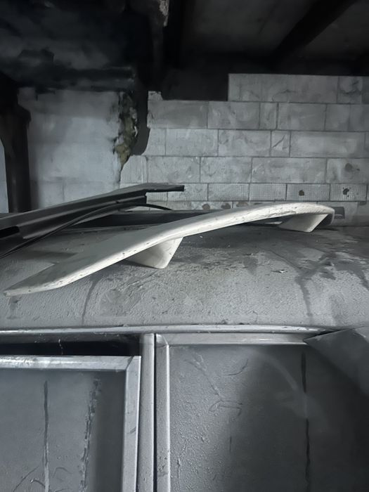 Продам спойлер универсальный