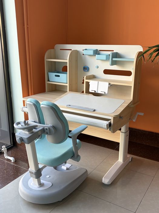 Bolalar uchun ergonomik parta va stul komplekti