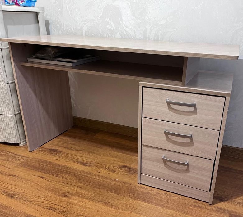 рабочий стол, компьютерный стол