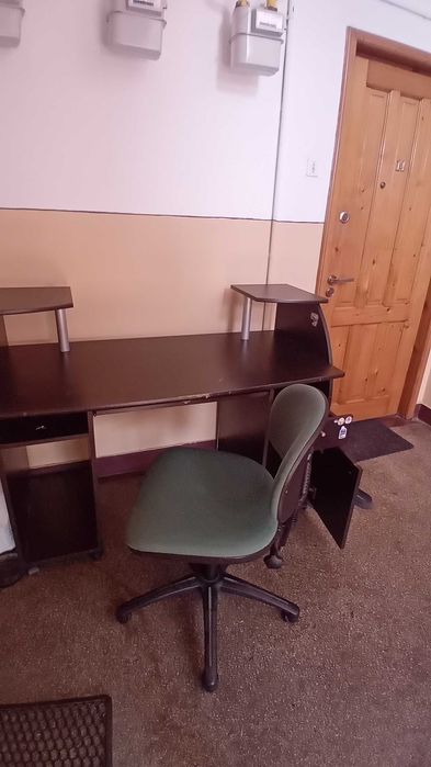 Vând birou cu scun ergonomic