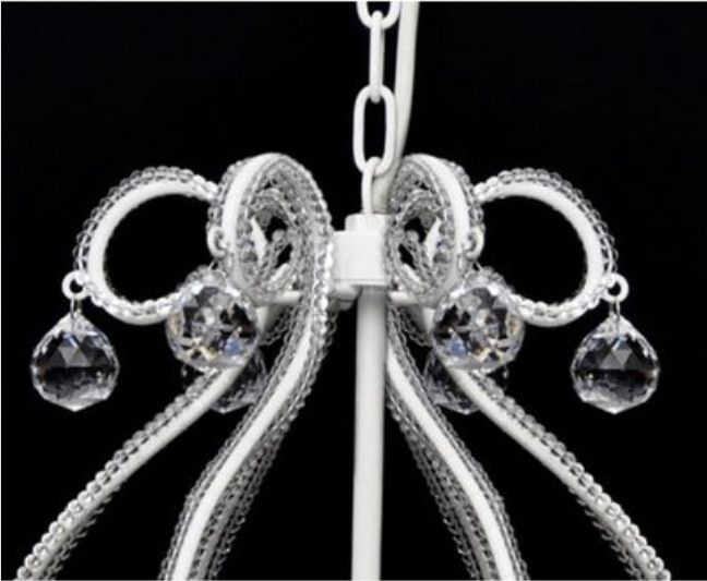 Candelabru cu 2300 de cristale, alb
