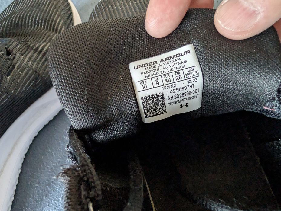 Adidași under armour