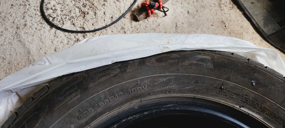 Продавам гуми дебица и мултимедия за Мицубиши олтлендър