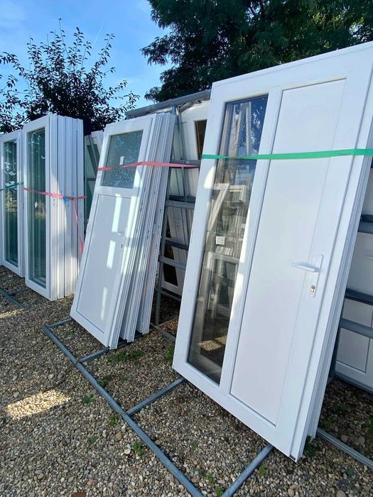 Usi termopan noi cu panel si sticla