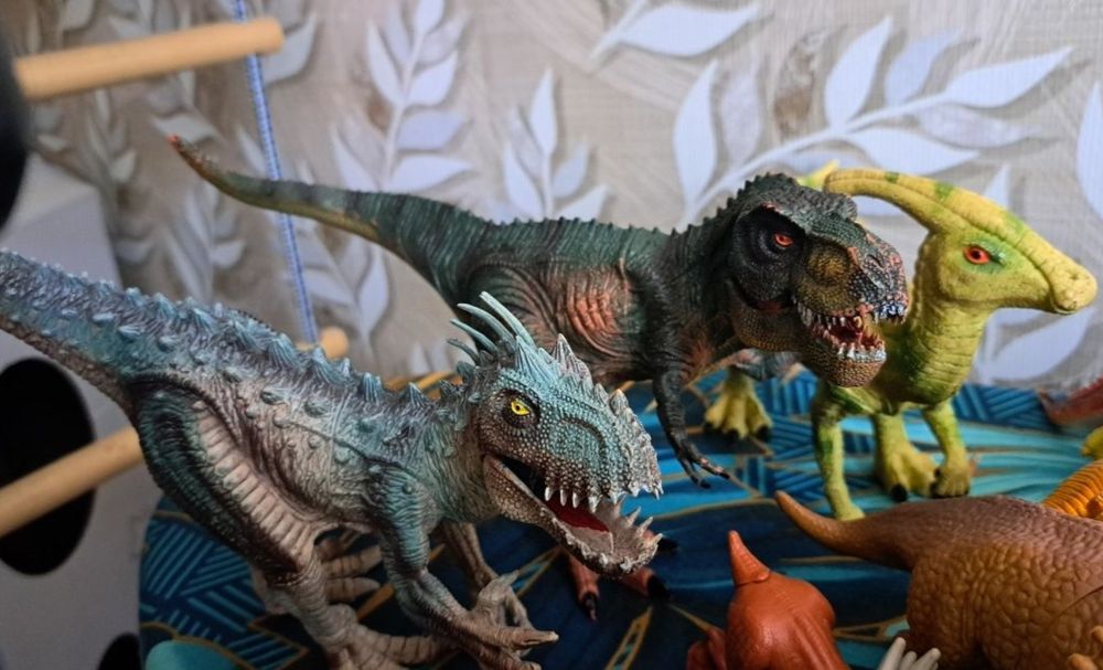 Динозавры рычащие и не только