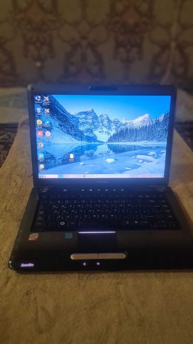 Ноутбук Тошиба сотилади срочно