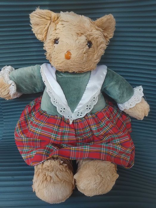 Голямо плюшено мече момиченце с рокличка