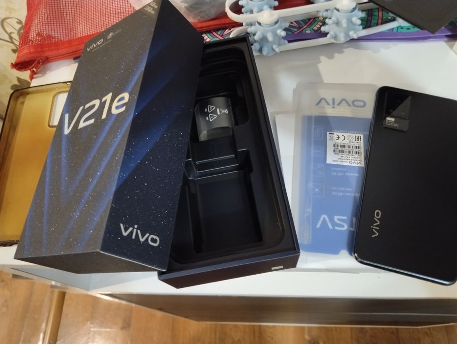 Продам смартфон vivo v21e