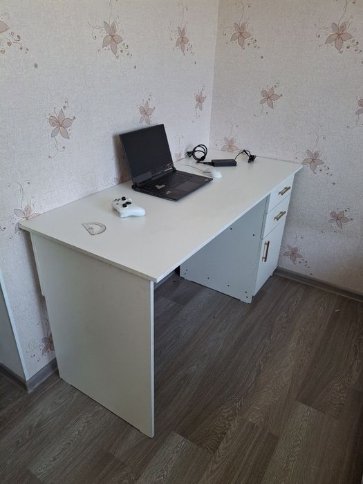 Продам  большой  стол  не дорого