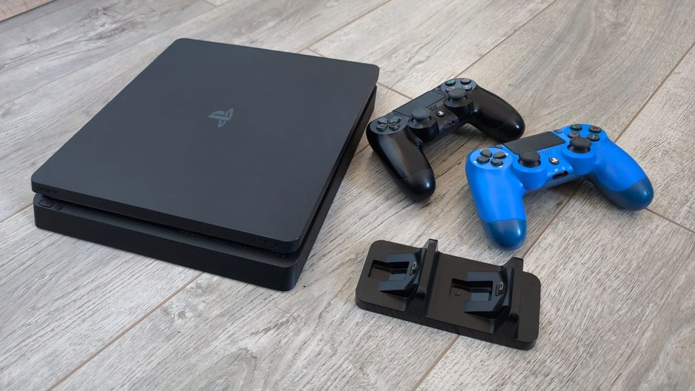 Playstation 4 Slim 1TB + 2 геймпада + 25 игр