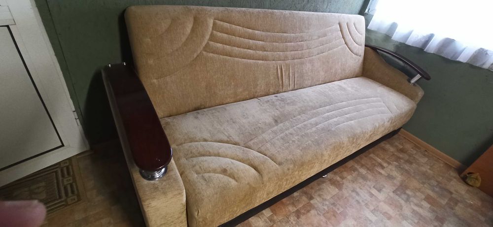 Разтегателен диван