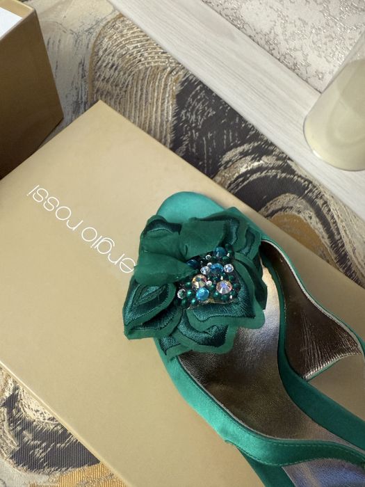 Продам босоножки Sergio Rossi