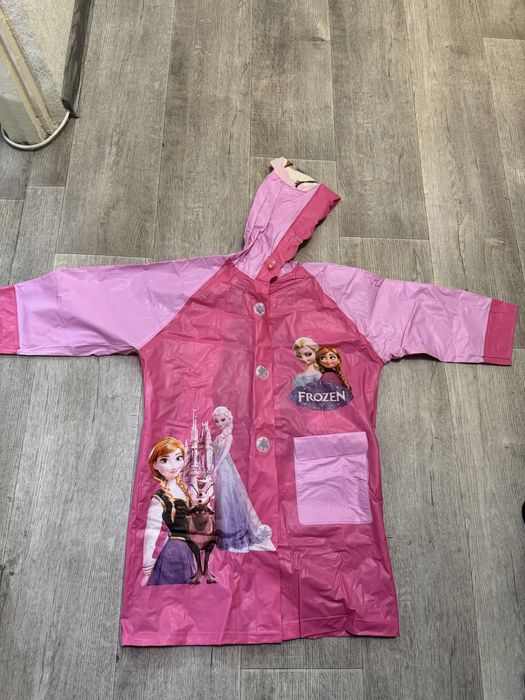 Продам резиновые сапоги и дождевик за 5000 тнг