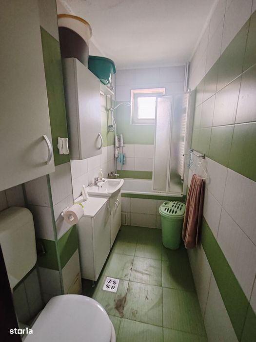 Vând apartament 2 camere et 1 din 4