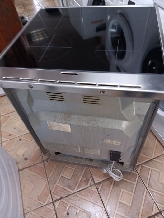 Иноксова свободно стояща печка с керамичен плот Gorenje 2 год.Гаранция