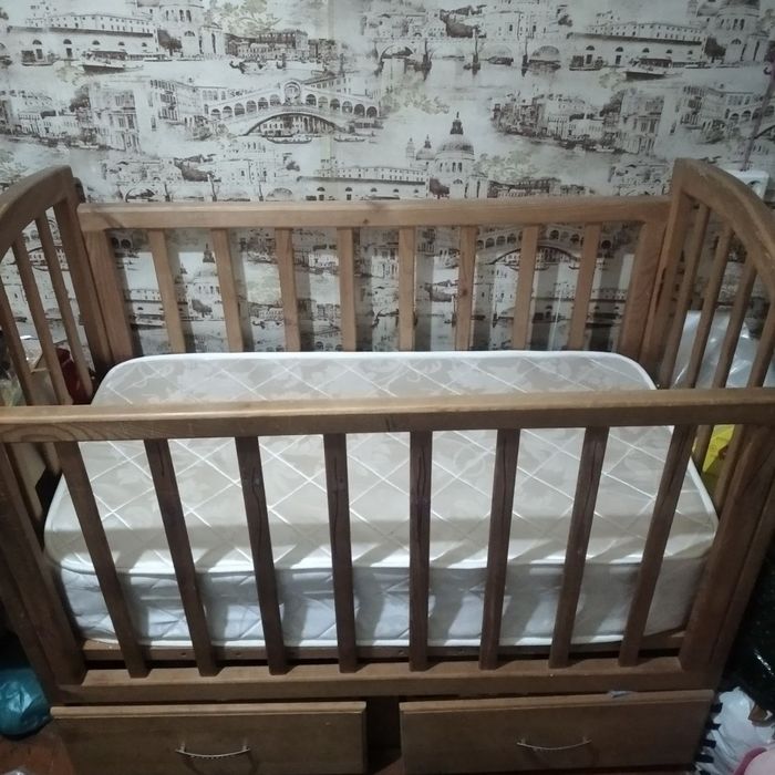 Детская  деревянная кровать