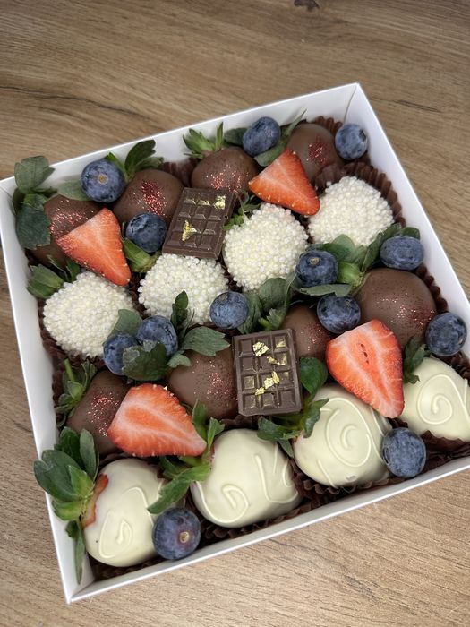 Клубника в шоколаде есть Каспий ред