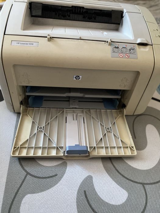 Продам принтер ч/б HP Laserjet 1018 рабочий