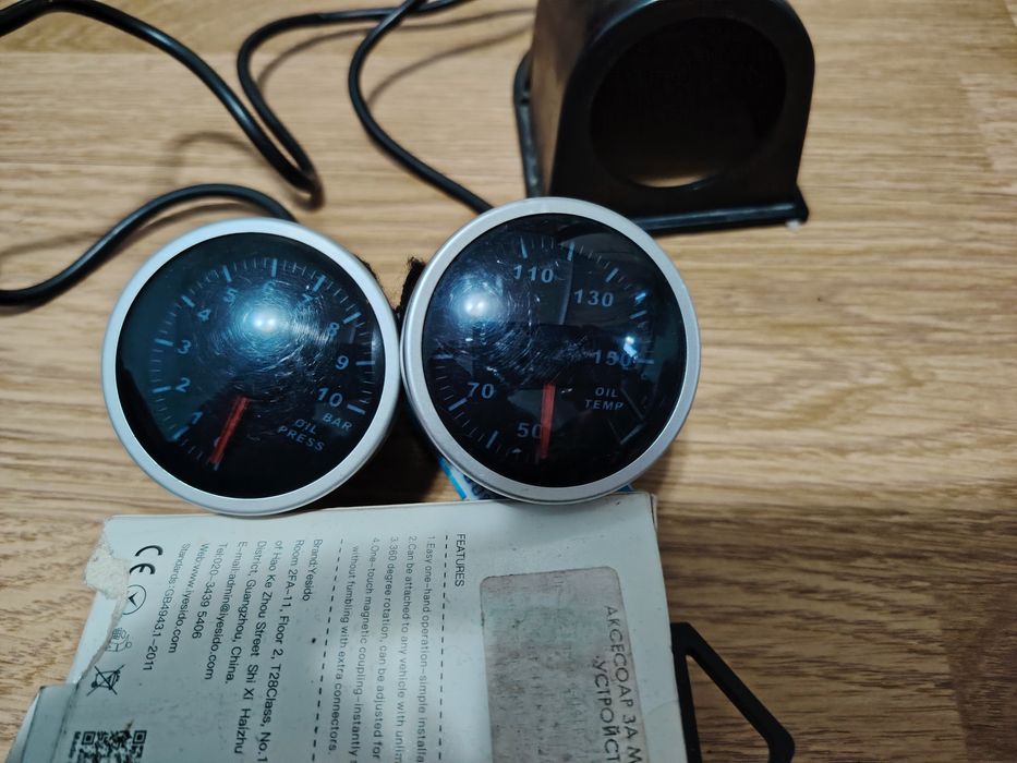 Уреди за измерване на температура и налягане на маслото на кола