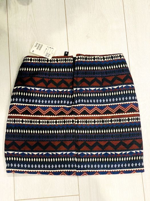 Нова дамска пола HM