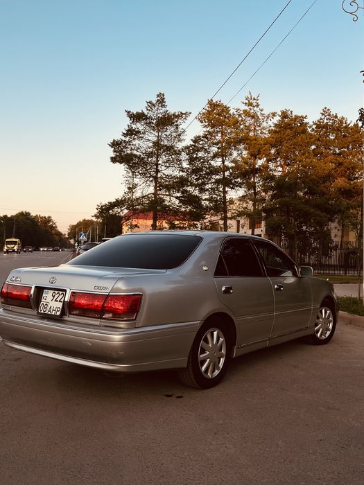 Toyota crown 2003год