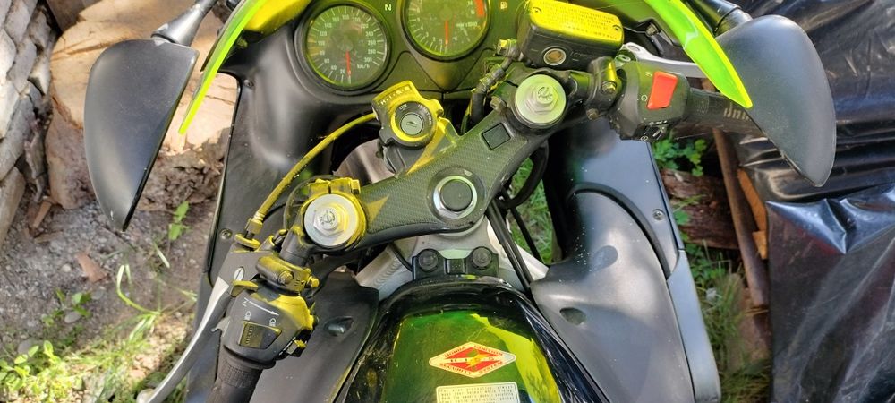 Honda cbr 600 an 2000.