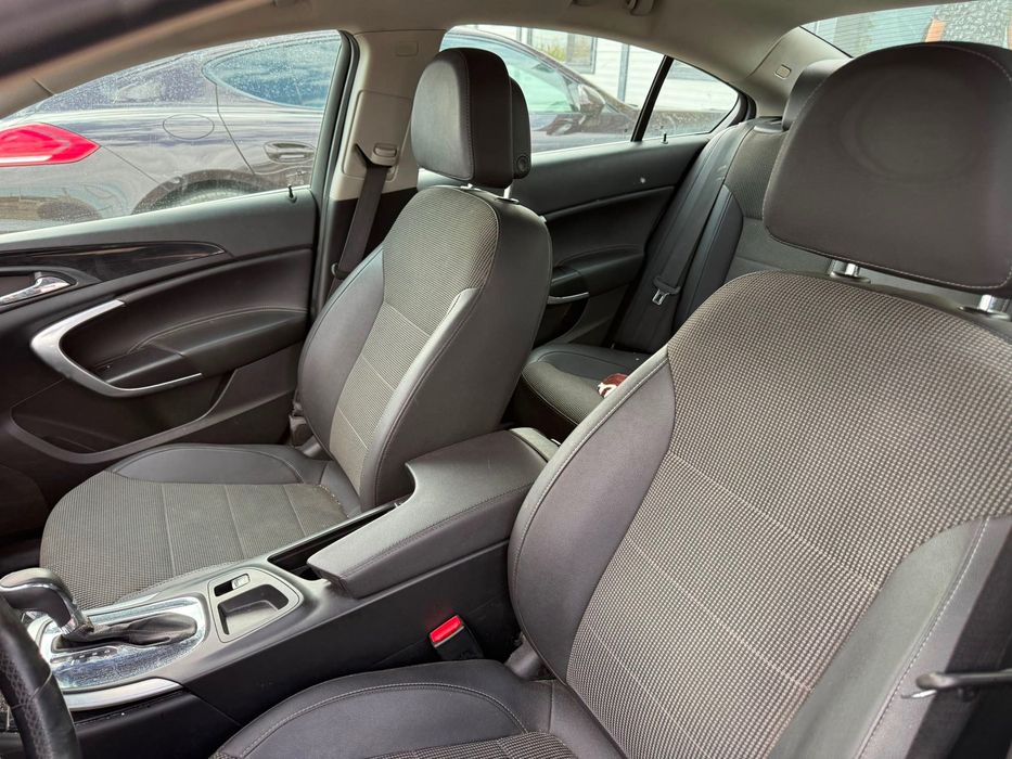 Dezmembrez Opel insignia 2.0 cdti A20DTH cutie automata MDK volan stanga faruri xenon