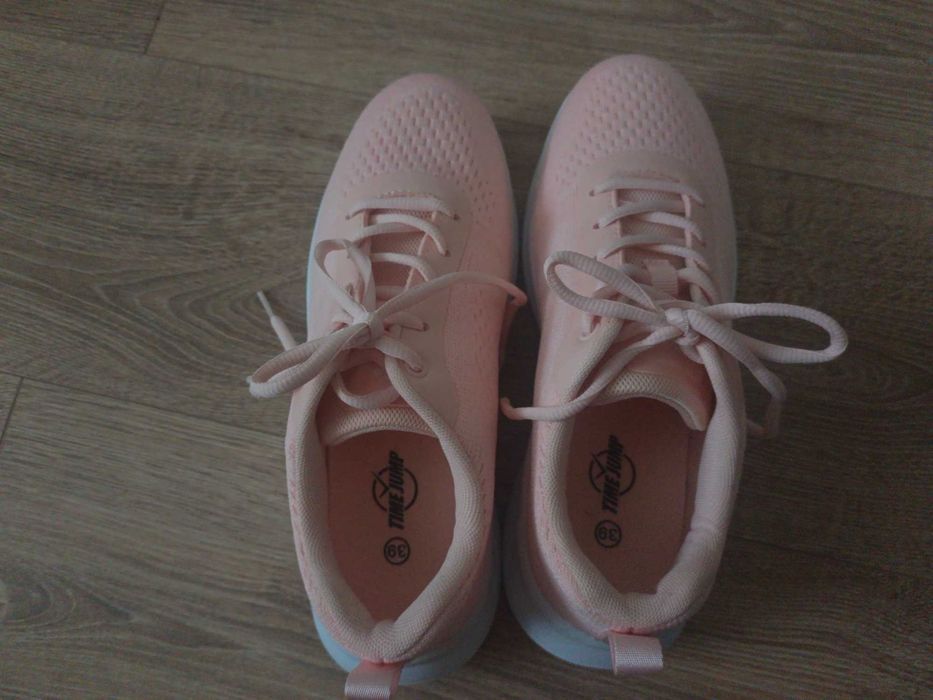 Продам кроссовки