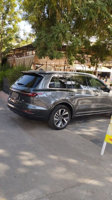 Продам машину Li One в идеальном состояние