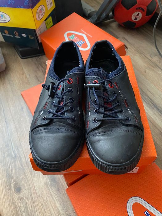 Продам детскую обувь