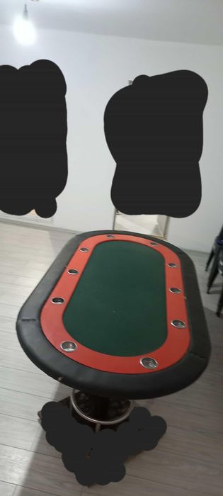 Masa poker și jetoane