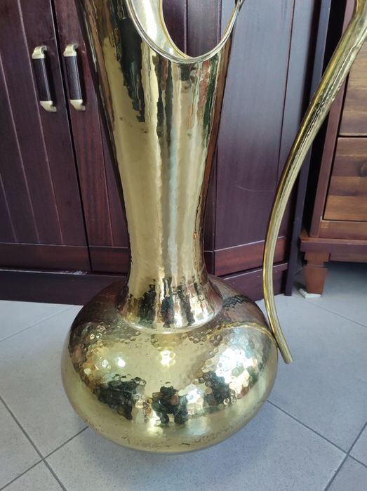Амфора,чадърник от ръчно кован месинг.