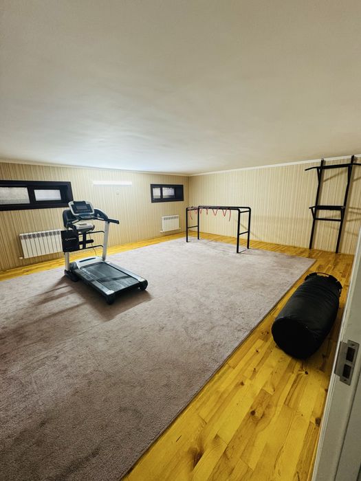 Дублекс (90+90) 5 хонали гиштли квартира тезда сотилади.