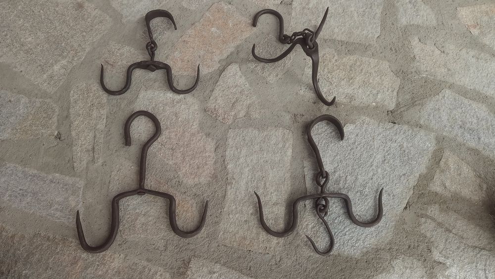 Ченгел,куки за месо.. Саджак.Аптечка-2 броя.