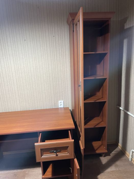 Продам шкаф и стол Нью-Йорк «Гербор»