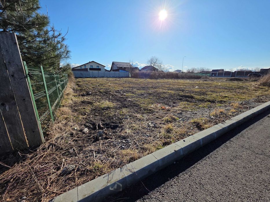 685 mp la asfalt, cu utilitațile la drum și AC casă modernă P+E