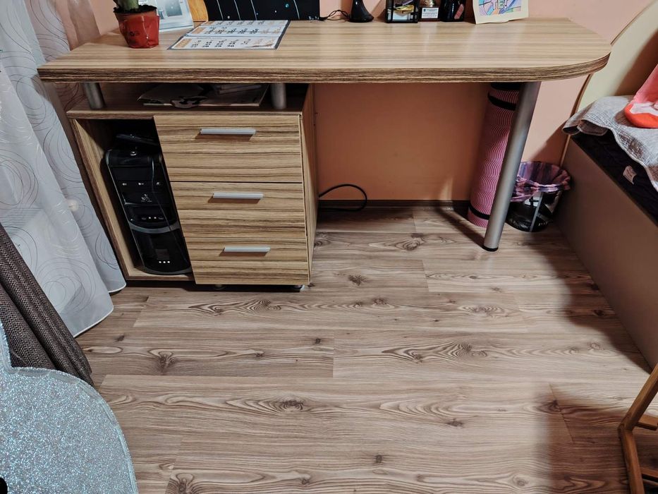 Бюро дървено в перфектно състояние