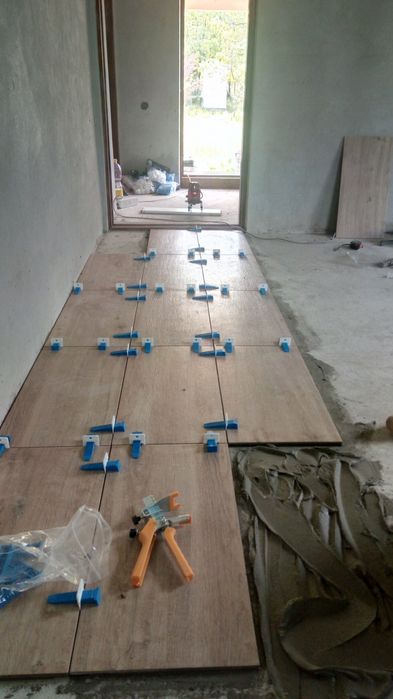 Meseriaș fac lucrări construcții