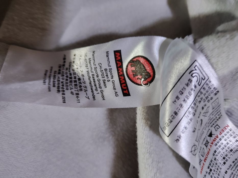 Продавам два суичера