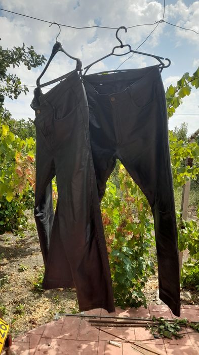 Pantaloni de piele