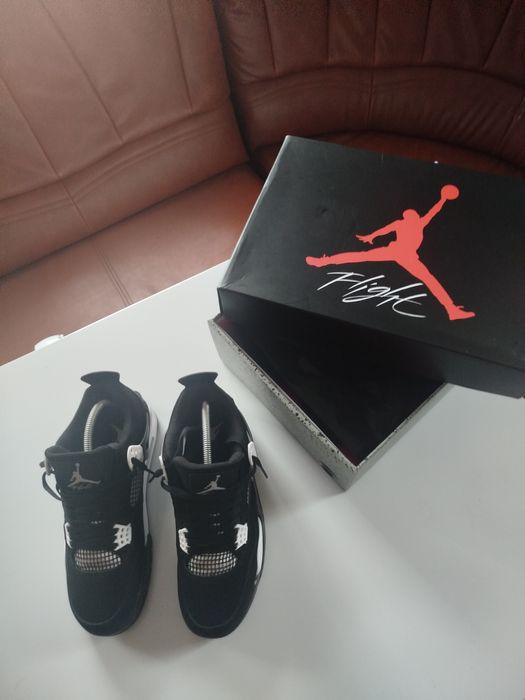 Jordan 4 white thunder