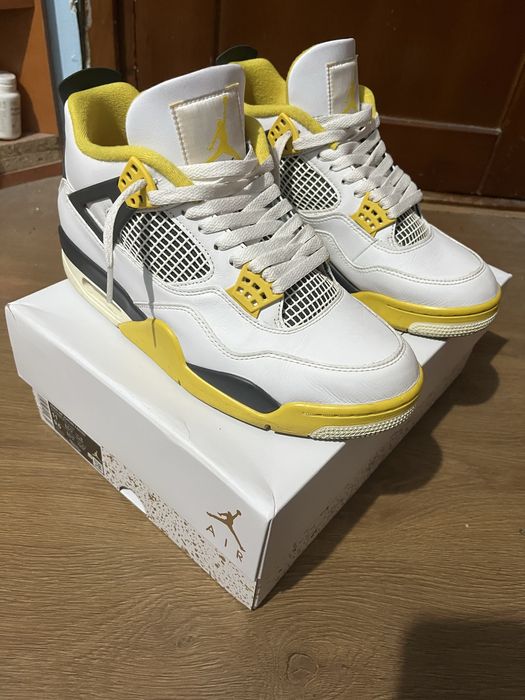Adidasi jordan 4 vivid sulfur