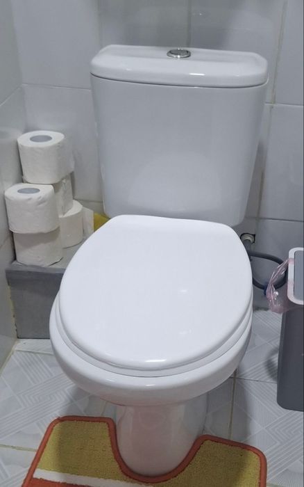 Унитаз, раковина, зеркало