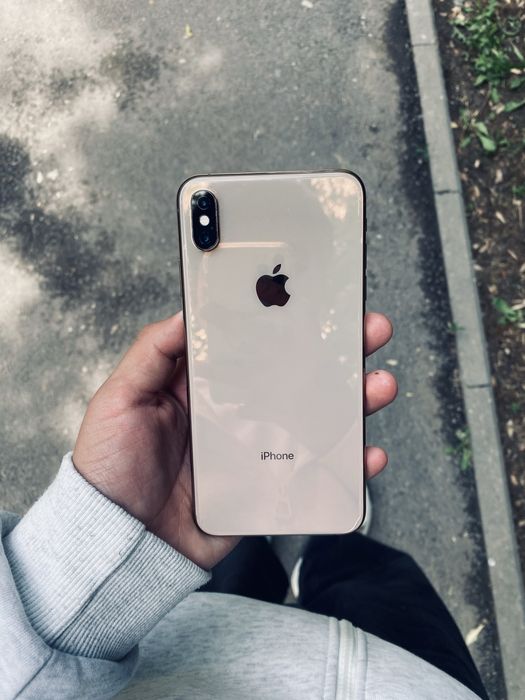 Продам Iphone XS Max в хорошем состояний