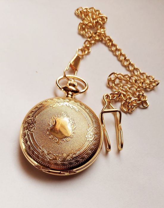 Продавам джобен часовник