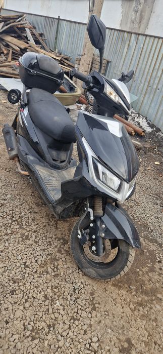 Продам скутер стоить в учёте