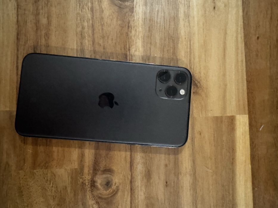 Продаю Iphone 11 pro max