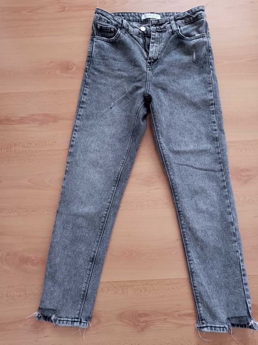 Дамски черни дънки размер 36.