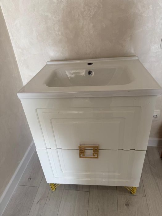 Продам срочно шкаф для ванны